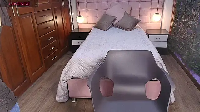 MoriahStorm online show from 25, 6, 2026