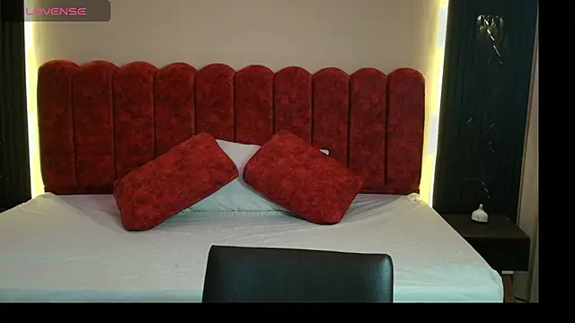 Snapshot of MoriahStorm chatting on 8, 4, 2026 MoriahStorm online show from 8, 4, 2026