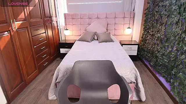 MoriahStorm online show from 20, 6, 2026
