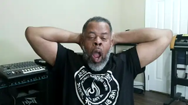 Cleozevo1961 online show from 18, 4, 2026