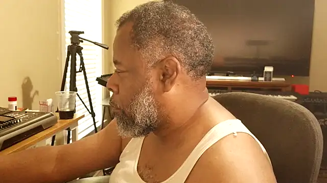 Cleozevo1961 online show from 15, 7, 2026