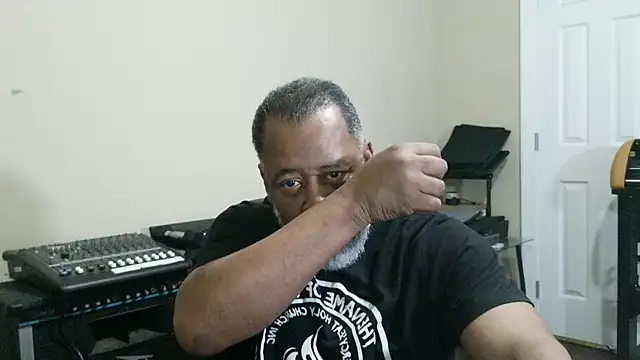 Cleozevo1961 online show from 18, 4, 2026