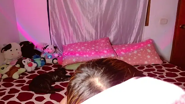 chloe roxy online show from 25, 3, 2026