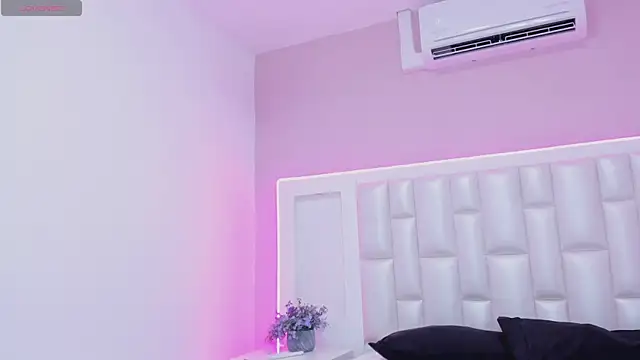 Liia Collins online show from 11, 4, 2026