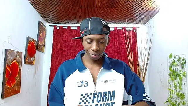 Snapshot of milo018 chatting on 4, 7, 2026 milo018 online show from 4, 7, 2026