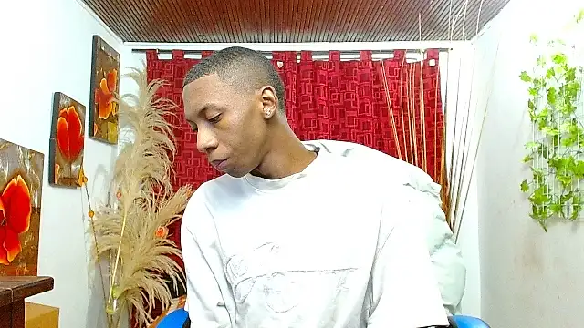 Snapshot of milo018 chatting on 24, 2, 2026 milo018 online show from 24, 2, 2026