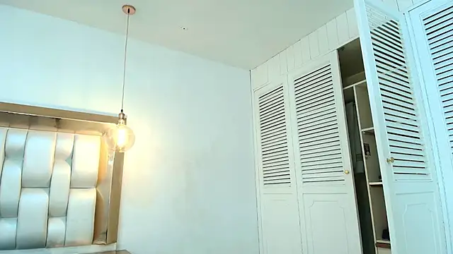 Snapshot of AzulMaveric chatting on 12, 6, 2026 AzulMaveric online show from 12, 6, 2026