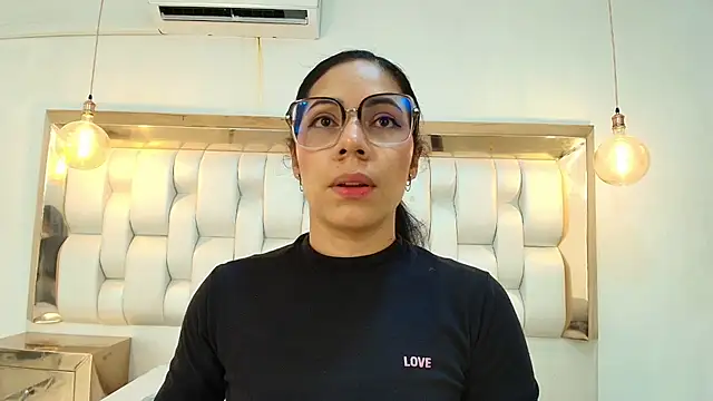 Snapshot of AzulMaveric chatting on 6, 7, 2026 AzulMaveric online show from 6, 7, 2026