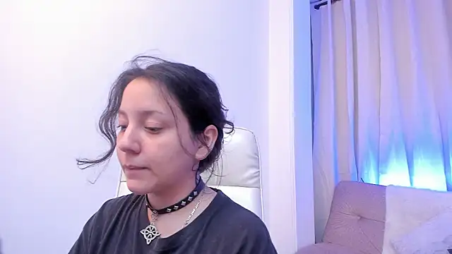 Chloe Noire online show from 7, 4, 2026