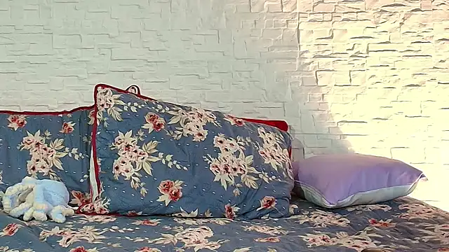 Eliassalvatore  online show from 15, 4, 2026