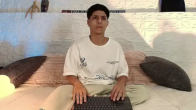 Eliassalvatore  online show from 23, 4, 2026