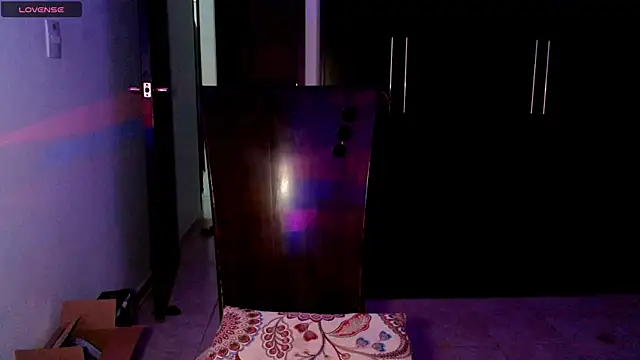 MiaDiamontLatin online show from 4, 3, 2026