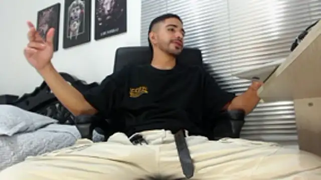 Snapshot of Kratoswolf chatting on 14, 4, 2026 Kratoswolf online show from 14, 4, 2026