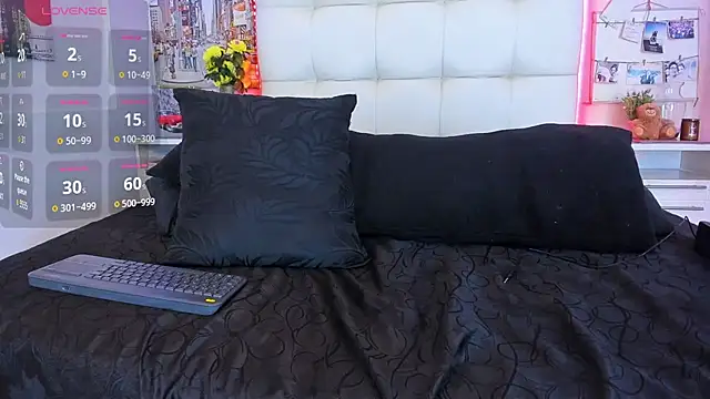 Snapshot of SharonTygaX chatting on 25, 6, 2026 SharonTygaX online show from 25, 6, 2026
