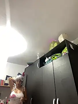 Snapshot of karla-hank chatting on 21, 2, 2026 karla-hank online show from 21, 2, 2026