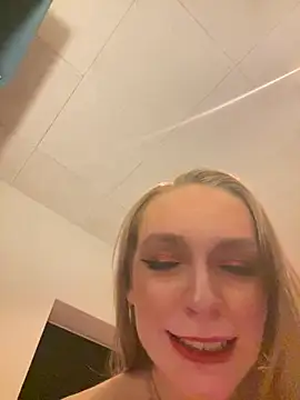 HoneyImHome07 online show from 18, 2, 2026