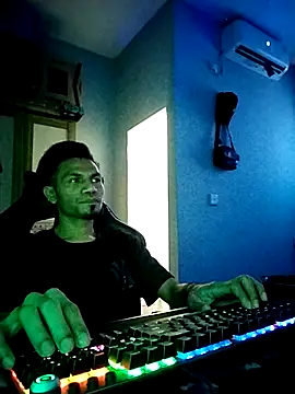 UcEng Lab online show from 1, 3, 2026