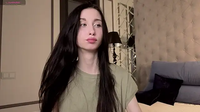 MiguelinaRasmuson online show from 10, 4, 2026