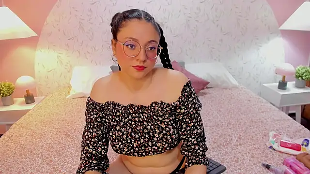 Snapshot of Angelie_Rosebrm chatting on 3, 3, 2026 Angelie Rosebrm online show from 3, 3, 2026