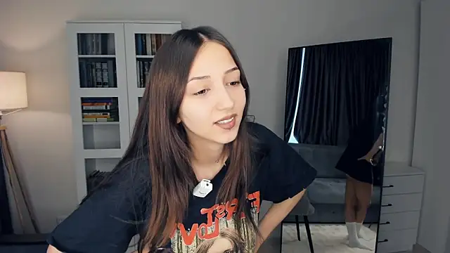 littleevilon online show from 22, 2, 2026