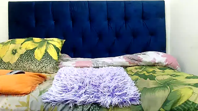 CurvyAssXX21 online show from 28, 3, 2026