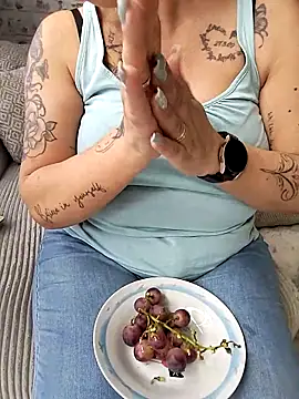 Emma12117 online show from 11, 3, 2026