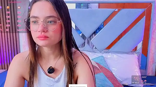 Snapshot of LittleeSara18 chatting on 12, 5, 2026 LittleeSara18 online show from 12, 5, 2026