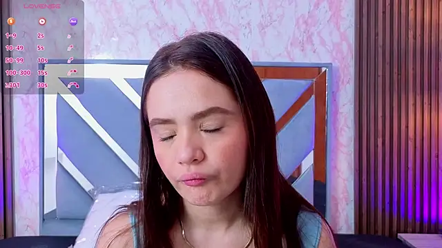 Snapshot of LittleeSara18 chatting on 26, 5, 2026 LittleeSara18 online show from 26, 5, 2026