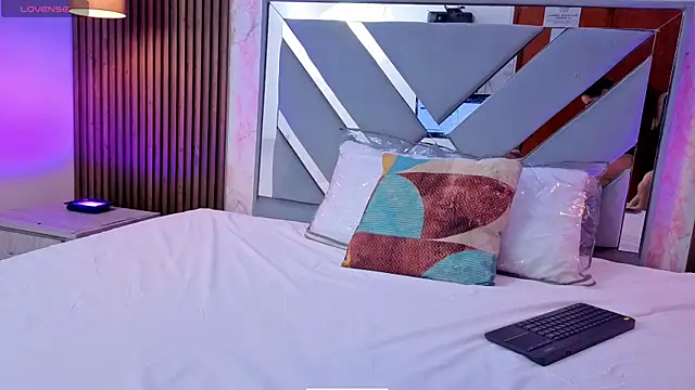 LittleeSara18 online show from 25, 2, 2026