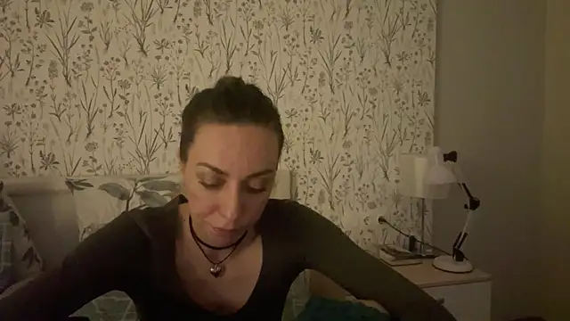 Snapshot of SarahStevens chatting on 5, 4, 2026 SarahStevens online show from 5, 4, 2026