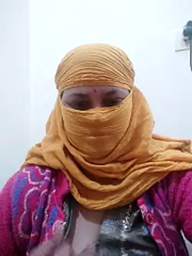 Snapshot of Desi_Heat_Couple chatting on 19, 2, 2026 Desi Heat Couple online show from 19, 2, 2026