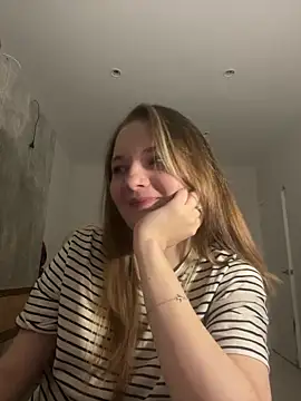 DistrictGirl online show from 28, 3, 2026