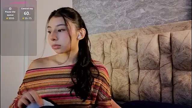 Snapshot of chloe_bluee_ chatting on 9, 7, 2026 chloe bluee online show from 9, 7, 2026