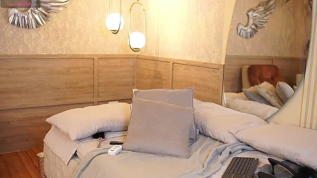 Luxa Velvet online show from 14, 4, 2026