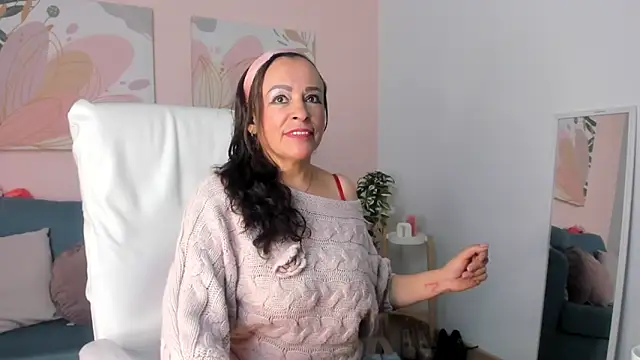 Ivonne 4 online show from 19, 6, 2026