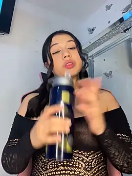 scarleth marquezz online show from 5, 5, 2026