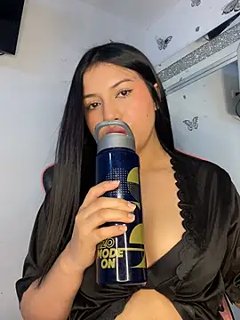 scarleth marquezz online show from 3, 5, 2026