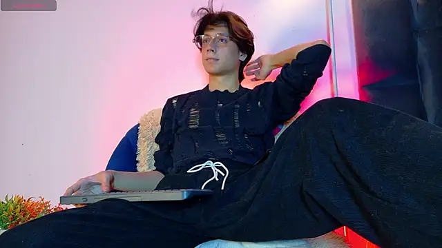 lui x dust online show from 14, 4, 2026