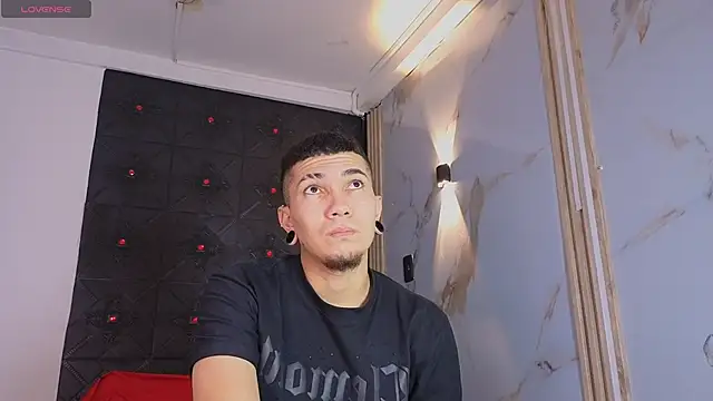 Logan and Reachel online show from 15, 4, 2026