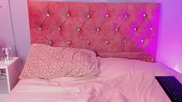 lilirousee online show from 9, 4, 2026