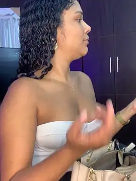 Miaafoxx   online show from 18, 4, 2026