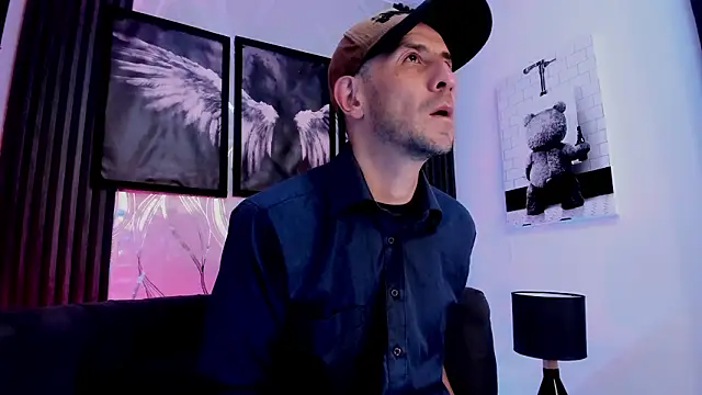 Milanwhite  online show from 24, 2, 2026