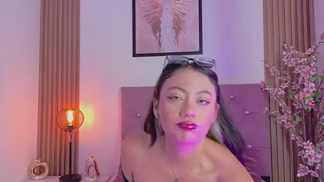 Snapshot of ravena_queen chatting on 21, 7, 2026 ravena queen online show from 21, 7, 2026