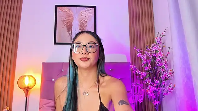 Snapshot of ravena_queen chatting on 15, 6, 2026 ravena queen online show from 15, 6, 2026