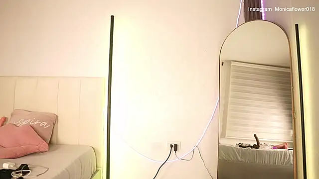 monicaflowerr online show from 28, 5, 2026