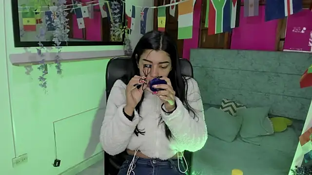 Aysha winxs online show from 25, 6, 2026