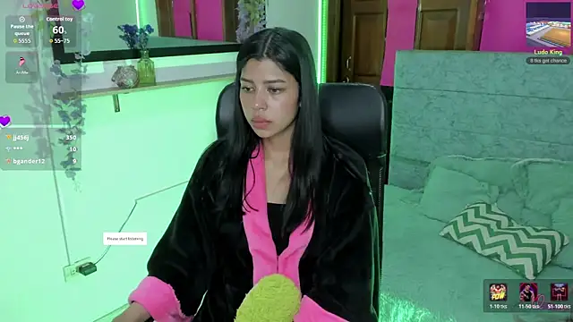 Aysha winxs online show from 11, 4, 2026