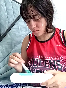 sara cute so online show from 2, 4, 2026