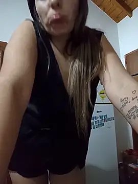 Snapshot of CamiliLuna chatting on 5, 6, 2026 CamiliLuna online show from 5, 6, 2026
