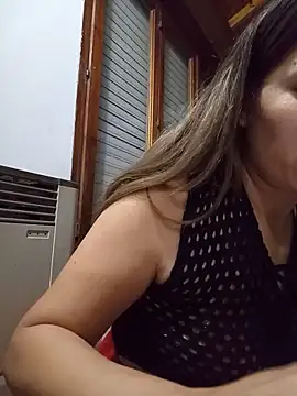 Snapshot of CamiliLuna chatting on 11, 6, 2026 CamiliLuna online show from 11, 6, 2026
